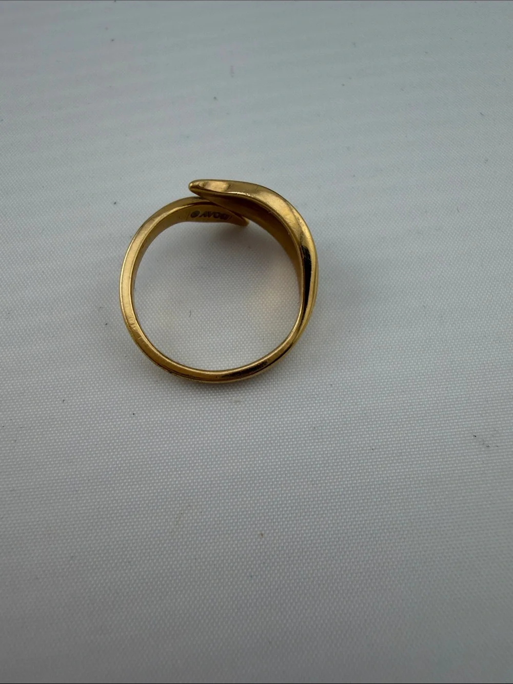 Vintage Gold-Tone Green Enamel Leaf Accent Ring with Center Stone